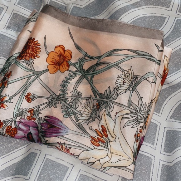 Urban Outfitters Accessories - Floral Printed Silk bandanna/head scarf